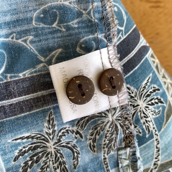 Go Barefoot Authentic Hawaiian Aloha Shirt - Large - Picture 8 of 11